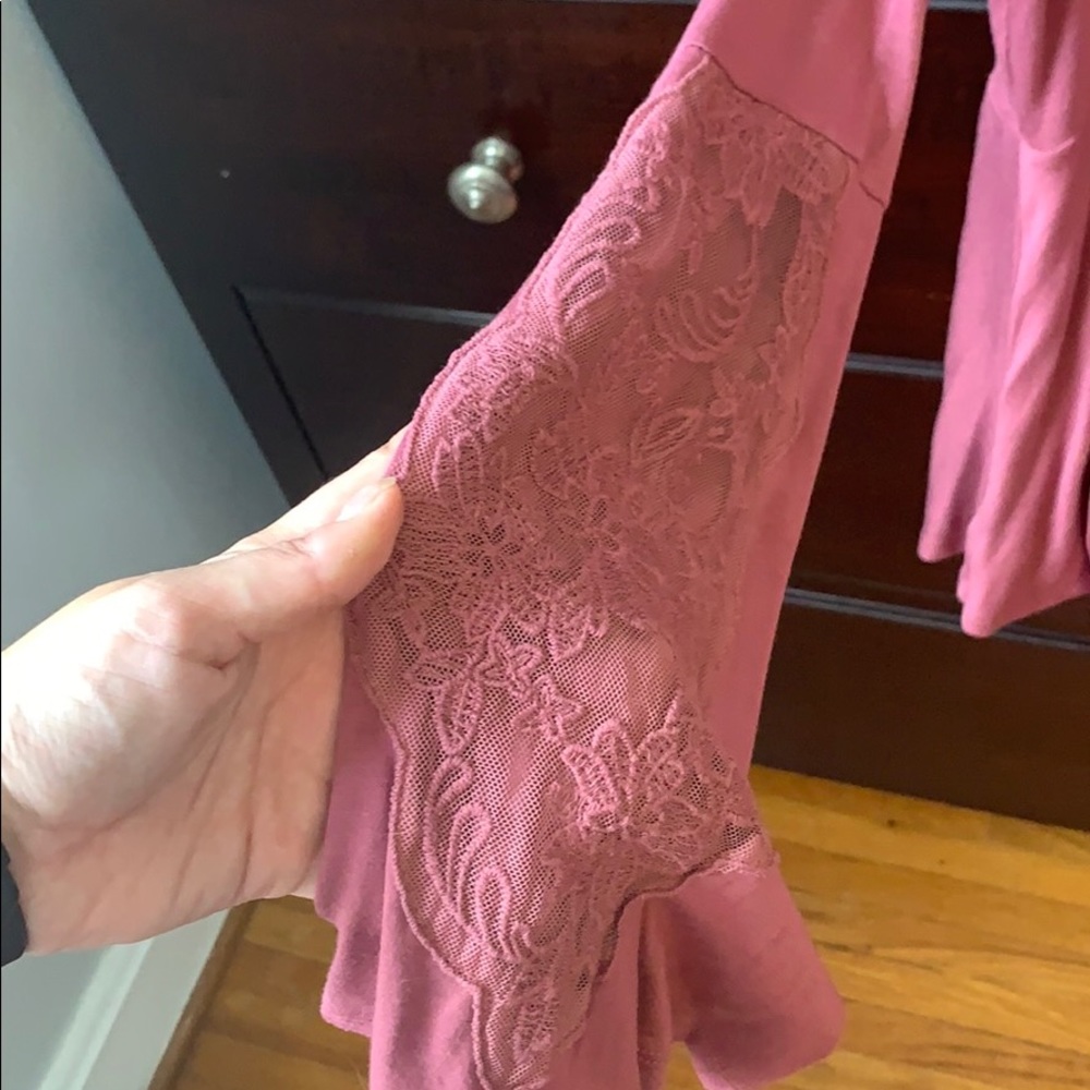 Maroon top - Picture 3 of 4